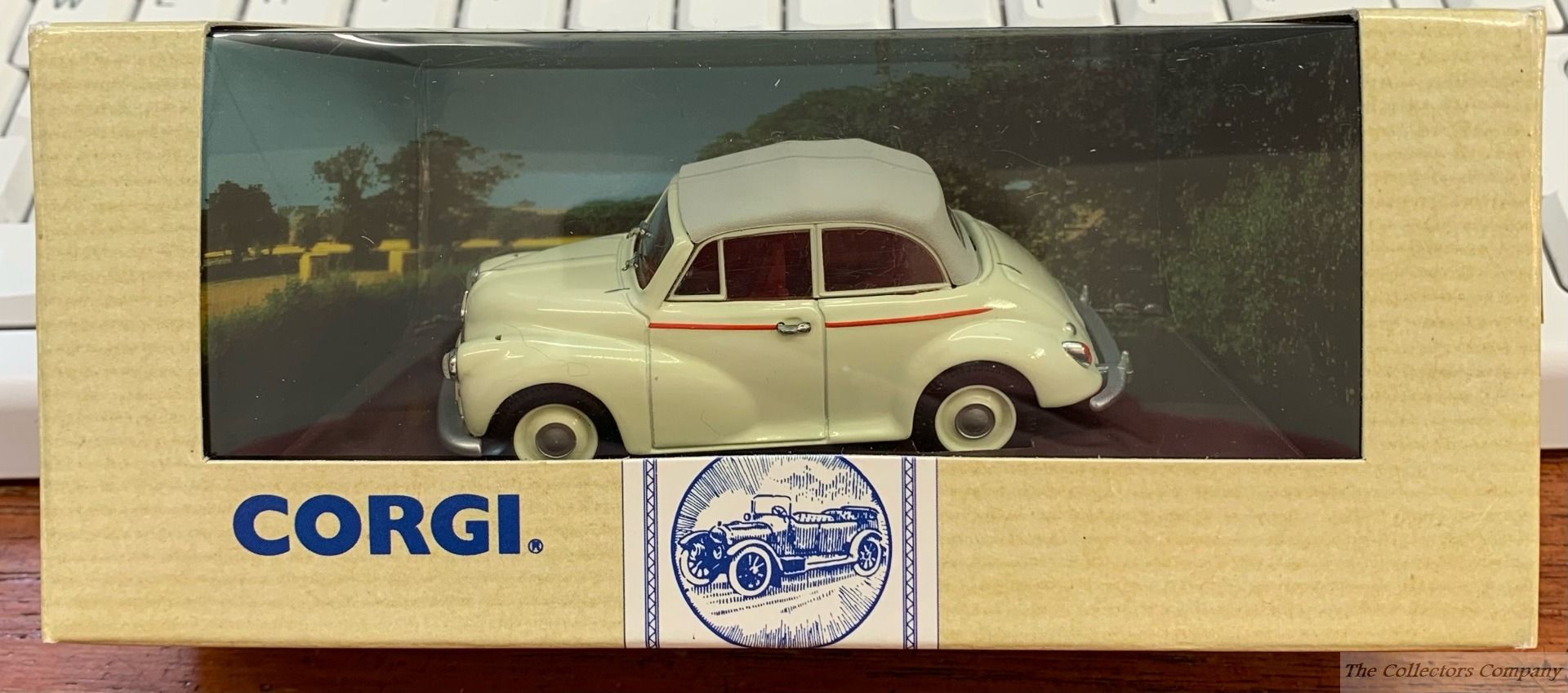 Corgi 1960s Morris Minor cream convertible 96750 pre-owned