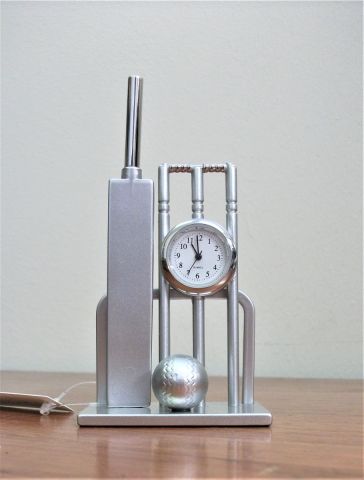 Cricket Stumps Miniature Clock by Shudehill Gifts 0182